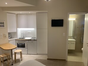 冷蔵庫、オーブン、コンロ、コーヒー / ティーメーカー