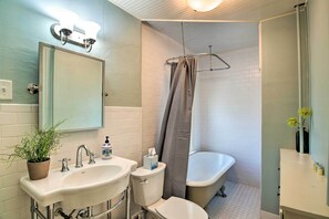 Kostenlose Toilettenartikel, Haartrockner, Handtücher