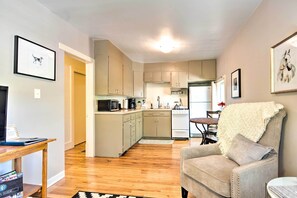 Interior - Historic Apartment - Walk to CSU Campus + Old Town (Fort Collins)