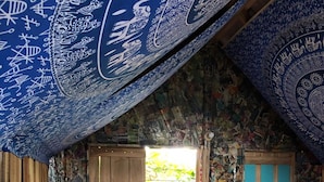 A room with a bed, a fan, and a window. - Anne's Place (La Fortuna)