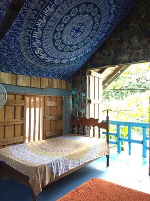 2 ห้องนอน, โต๊ะทำงาน, ผ้าปูที่นอน