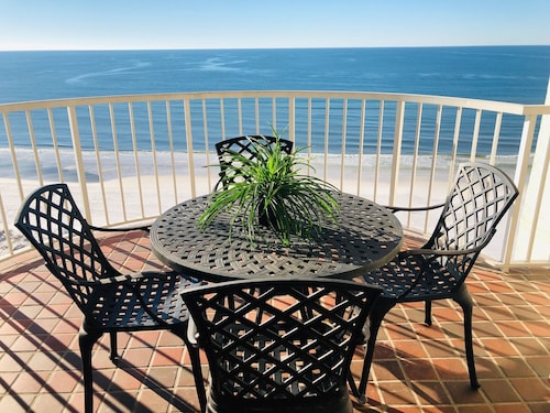 Stunning GULF FRONT View- Gorgeous, Recently Updated Condo Sleeps 6