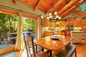 Dining - Willow Wood Cabin in Boone, NC: Spacious 4BR retreat for up to 8 guests. (Boone)