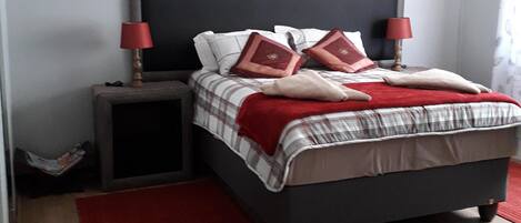 4 chambres, coffres-forts dans les chambres, fer et planche à repasser