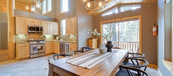 Tahoe Donner Mountain Cabin: Surrounded by Forest!
