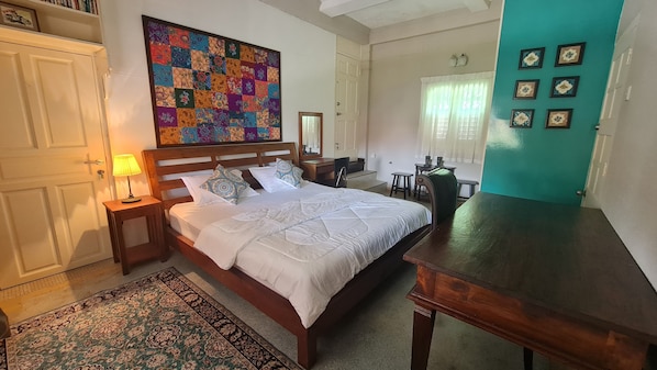 4 chambres, fer et planche à repasser, Wi-Fi, draps fournis