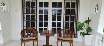 Charmig koloniala bungalow