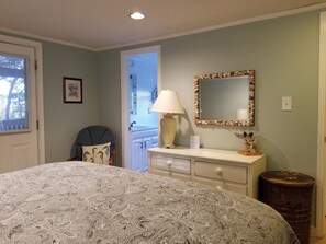 2 bedrooms, iron/ironing board, free WiFi, bed sheets - Get away from it all! Pet friendly. Fenced yard. No stairs! (Gulf Shores)