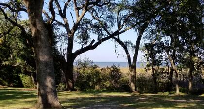 Snowbirds welcome! Dog friendly and fenced yard