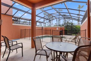 Outdoor dining - Paradise Palms - 4BR (one on ground floor), 3BA (Kissimmee)