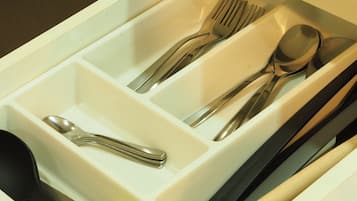 Fridge, stovetop, coffee/tea maker, electric kettle