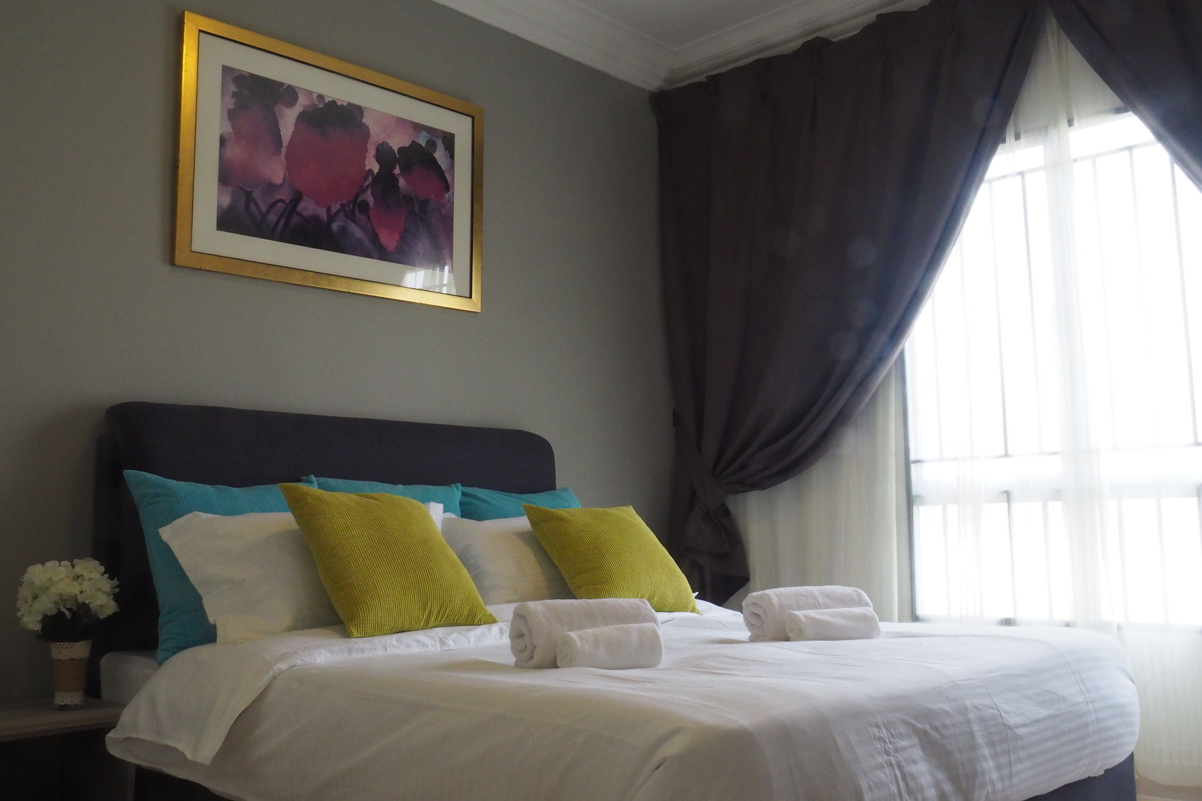 3 bedrooms, iron/ironing board, WiFi, bed sheets