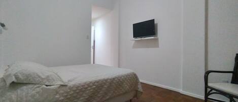 1 chambre, bureau, fer et planche à repasser, Wi-Fi gratuit