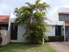 Property grounds - Relaxing Beach House @ Solimar, Luquillo (Luquillo)