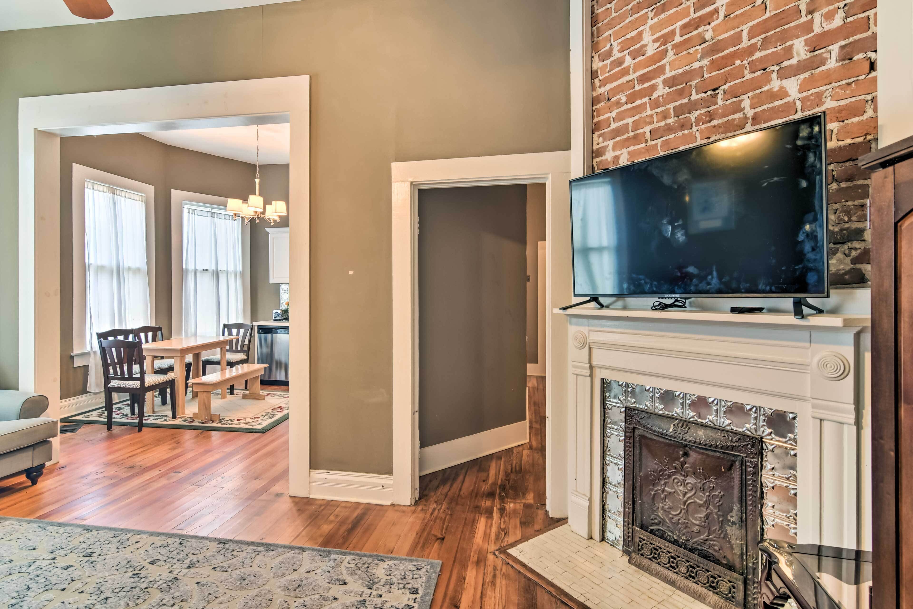 TV, fireplace