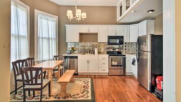 Fridge, microwave, stovetop, dishwasher