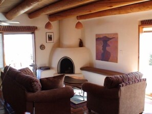 Smart TV, fireplace, DVD player, books