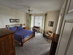 2 bedrooms, desk, iron/ironing board, free WiFi - Harbour Village: golf, two beds, two baths, marina, and most spectacular beach.  (Ponce Inlet)