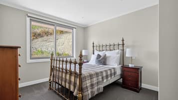 2 bedrooms, desk, iron/ironing board, free WiFi
