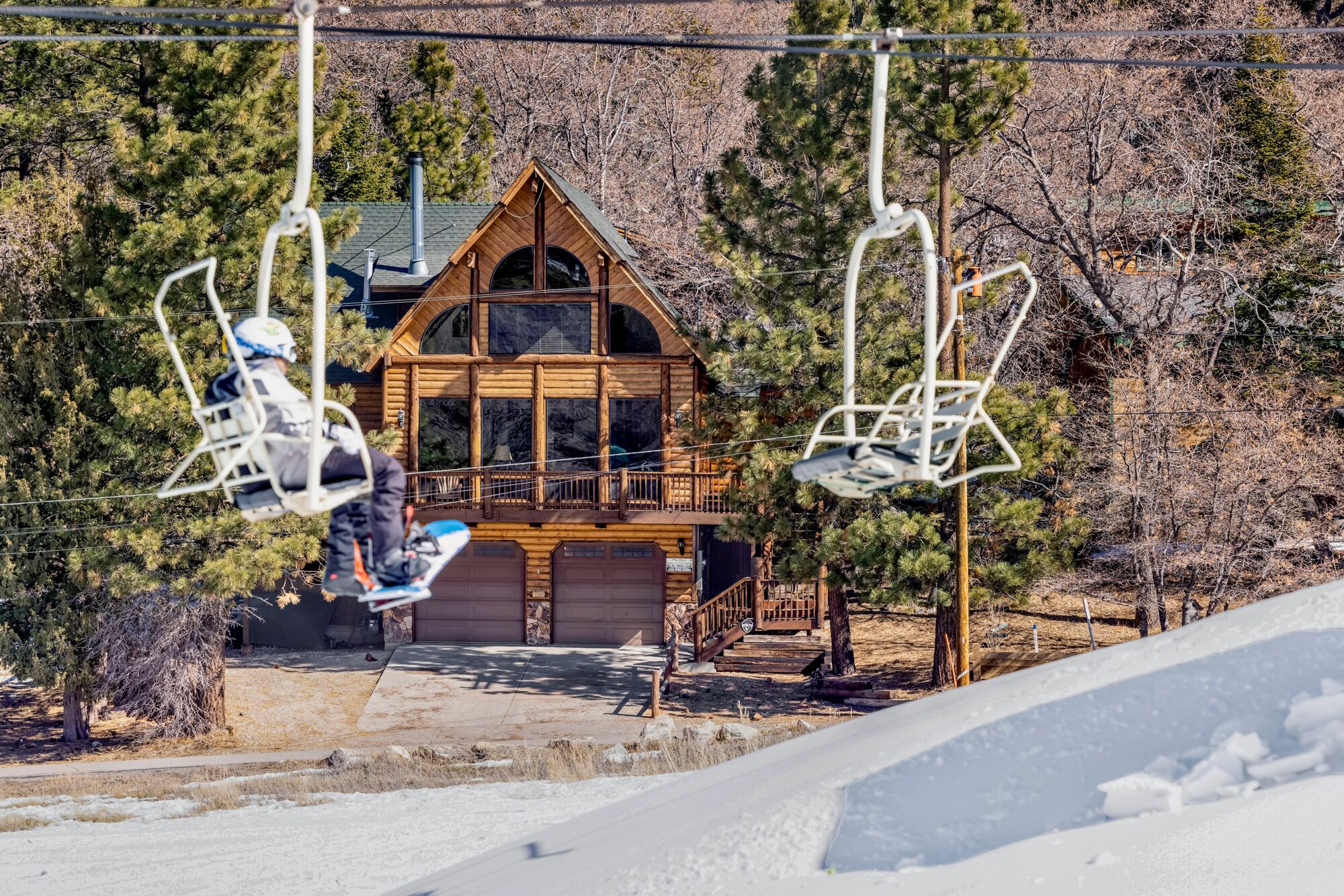 Black Diamond Chalet~ Luxury Ski-In Bear Mountain~