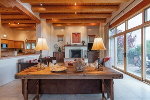 Smart TV, fireplace, stereo