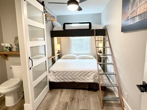 2 bedrooms, iron/ironing board, travel cot, free WiFi