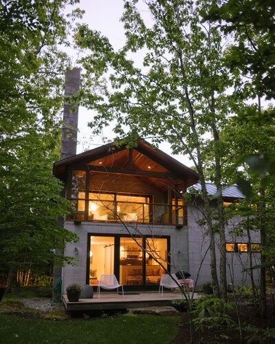 Exquisitely Modern Stargazing Cottage