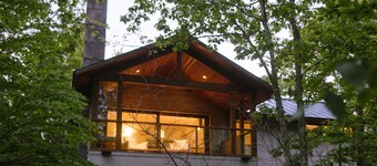 Exquisitely Modern Stargazing Cottage