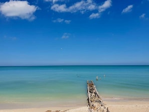 Am Strand, Liegestühle, Strandtücher