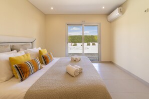 6 bedrooms, in-room safe, iron/ironing board, free WiFi