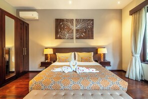 4 bedrooms, in-room safe, desk, iron/ironing board