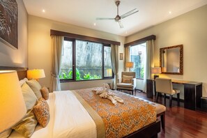4 bedrooms, in-room safe, desk, iron/ironing board