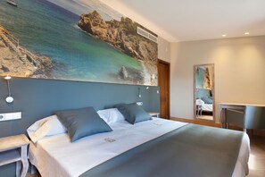 6 bedrooms, iron/ironing board, travel cot, free WiFi