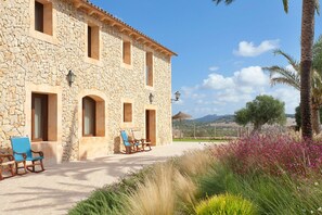 صورة غير مصنفة، 2 من 35، زرّ