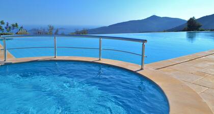 Villa 3 chambres avec piscine privée, vue mer et montagne à Lavanta incroyable