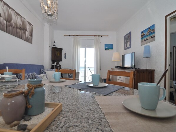 Dining - Practical apartment with sea views, Wifi and air conditioning included (l'Escala)
