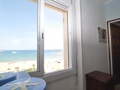 Practical apartment with sea views, Wifi and air conditioning included