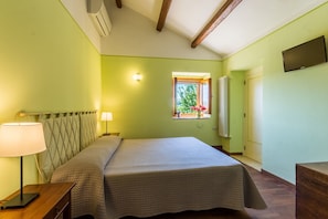5 bedrooms, iron/ironing board, WiFi