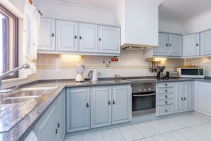 Køleskab, mikrobølgeovn, ovn, opvaskemaskine