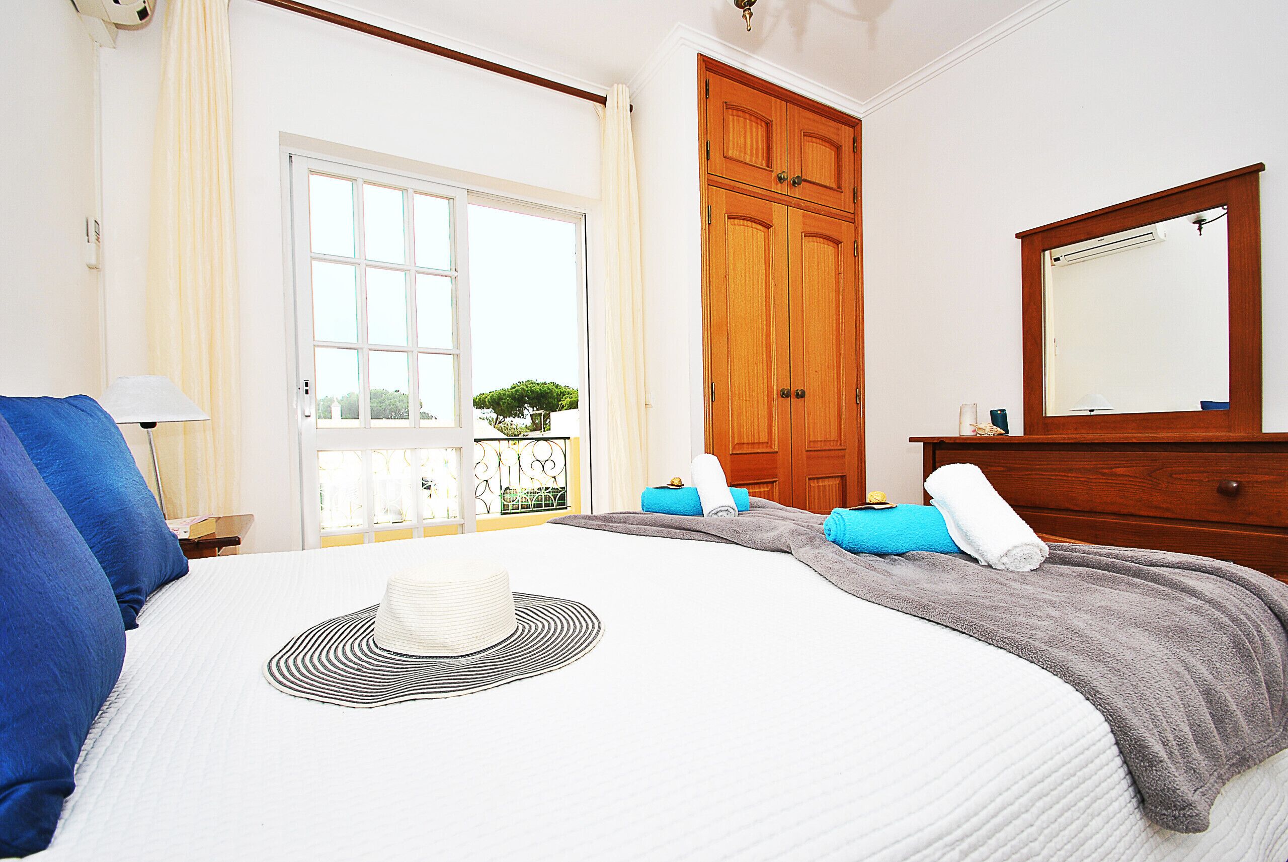 3 室のベッドルーム、セーフティボックス (室内)、アイロン / アイロン台、WiFi (無料)