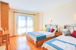 3 bedrooms, iron/ironing board, free WiFi, bed sheets