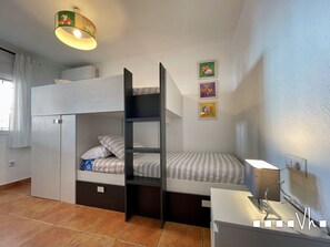 6 dormitorios, tabla de planchar con plancha, wifi gratis y ropa de cama