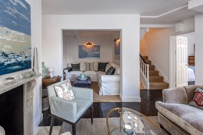 Smart TV, lettore DVD, libri