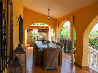 Villa Oriola, Cosy Villa with private swimming pool in lovely Spanish garden
