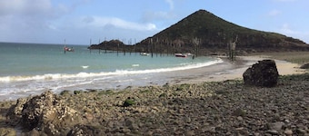 Pequeña casa junto al mar