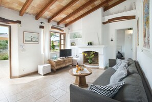 TV, DVD player, ping pong, stereo - VILLA MARGARITA - 15 MIN WALK TO THE BEACH (Puerto Pollensa)