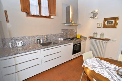 RUSTIC RESTORED NEAR THE CENTER 