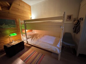 2 dormitorios, tabla de planchar con plancha, wifi y ropa de cama