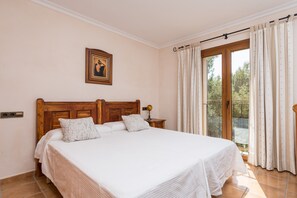 4 Schlafzimmer, BĂŒgeleisen/BĂŒgelbrett, kostenloses WLAN, BettwĂ€sche