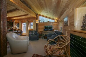 Flat-screen TV, fireplace, DVD player